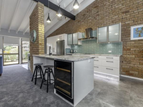 Bay Parklands 4, 2 Gowrie Avenue - pool & tennis court, Nelson Bay